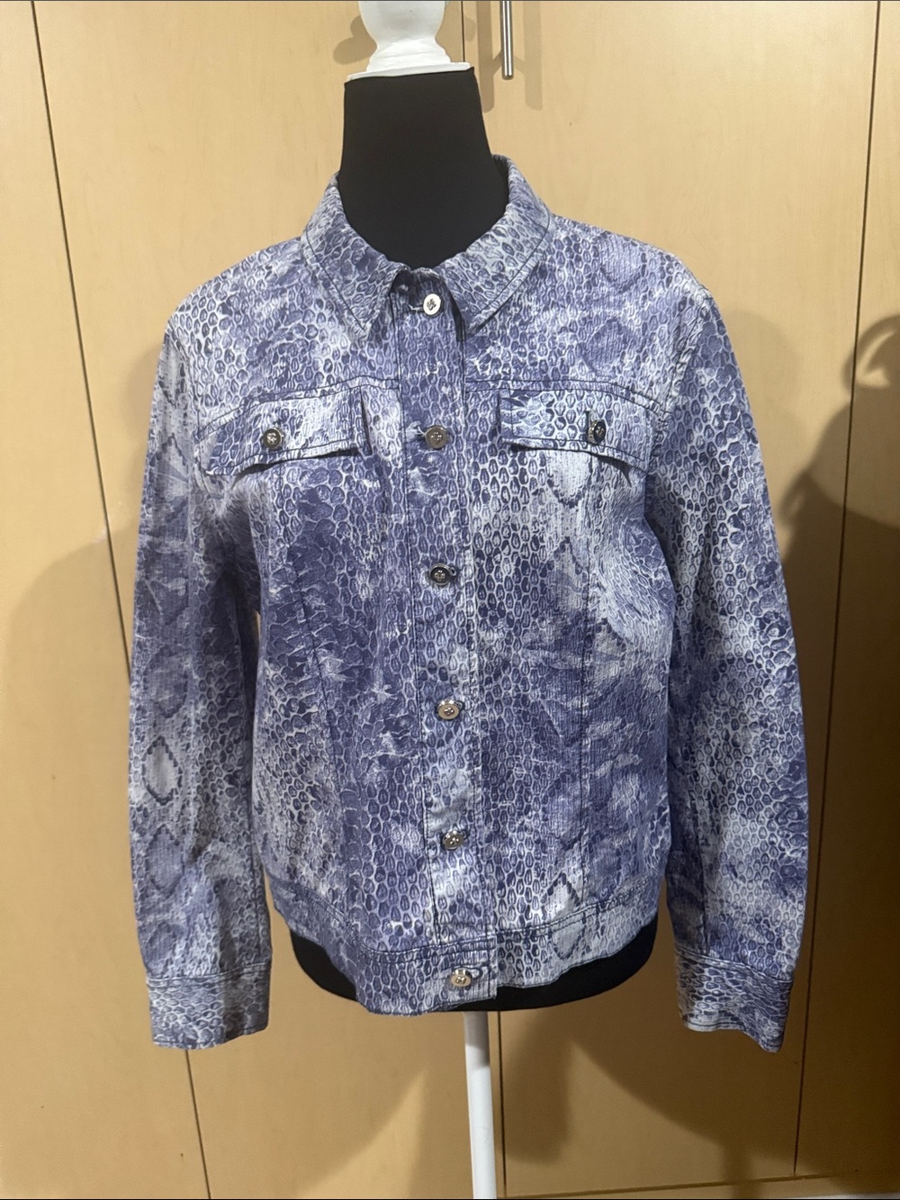 Focus 2000 Blue Snakeskin Print Button Jacket